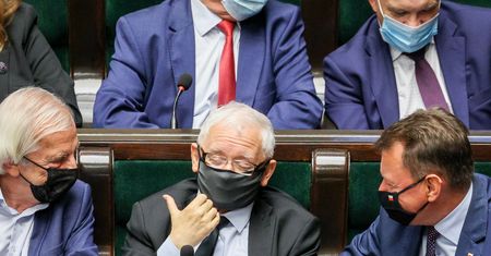 PiS w defensywie wobec UE? "Stanęli na rozdrożu"