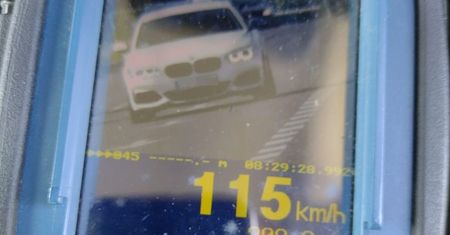 Kierowca BMW przekroczył prędkość, okazało się, że był pijany. Wydmuchał ponad pół promila
