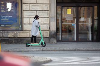 Hulajnogi elektryczne i samochody na minuty wracają do łask