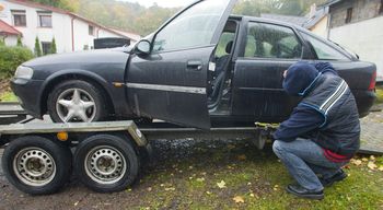 Średni wiek aut z zagranicy przekracza 12 lat. Ponad połowa przyjechała z jednego kraju