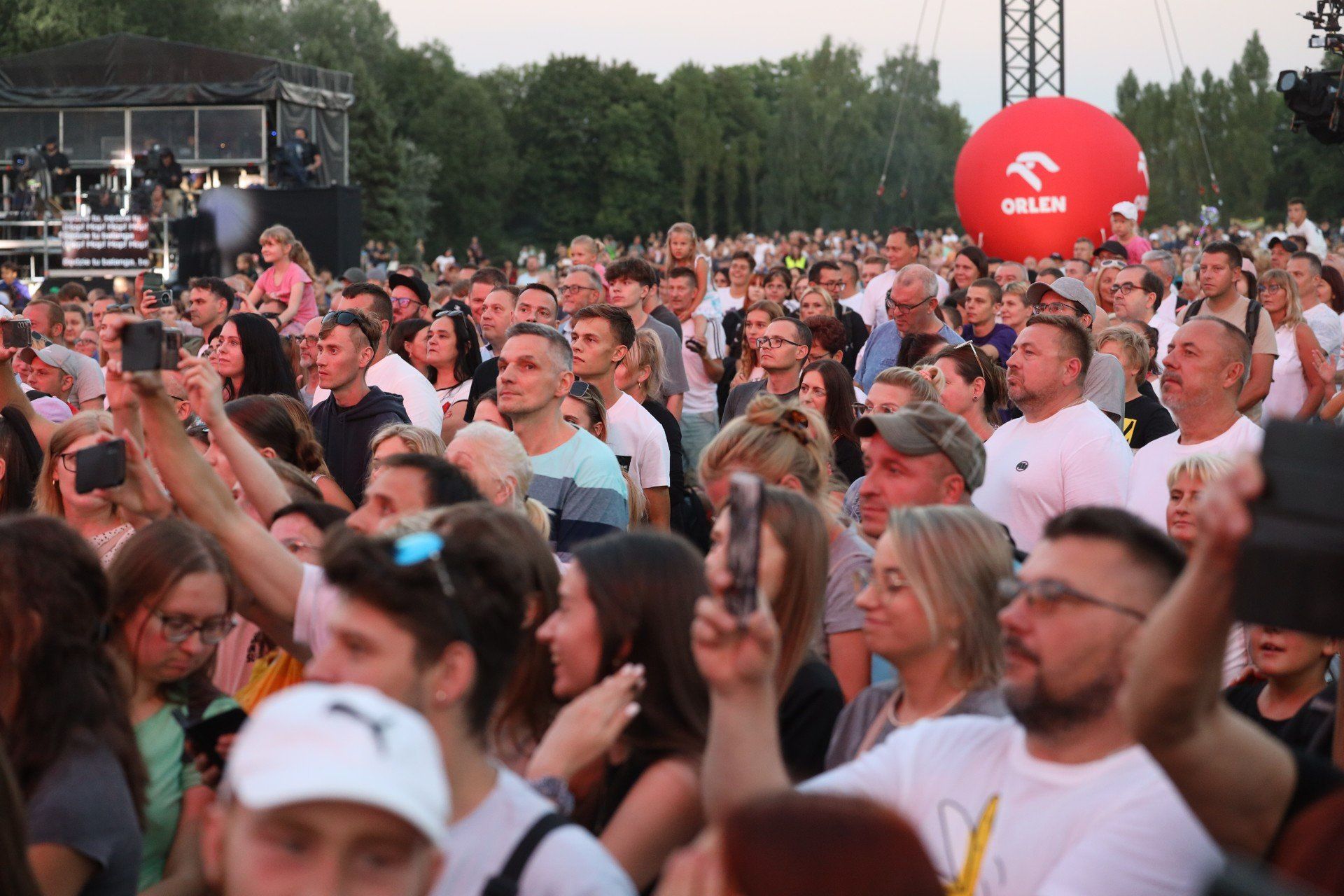 Lato z Radiem już w ten weekend na Stadionie Śląskim. Trwa budowa sceny
