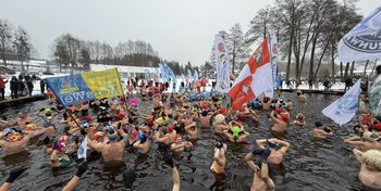 Stare Jabłonki: Ogólnopolskie Otwarcie Sezonu Morsów 2025/2026 [FOTO]