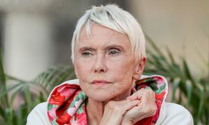 Ewa Błaszczyk o nadchodzących świętach. Spędzi je z córkami: "Tłum ludzi, pali się w kominie i dobrze. Ola na wózeczku z nami"