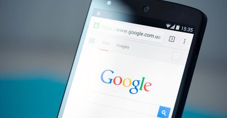 Google o krok od własnego smartfona - rywala iPhone'ów