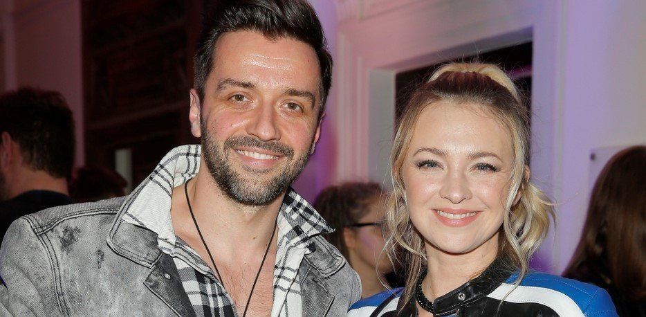 Gdzie mieszka Barbara Kurdej-Szatan i Rafał Szatan? Zajrzyj do naszej galerii i sprawdź, jak aktorzy urządzili luksusowy apartament w stolicy. Zobacz kolejne slajdy, przesuwając zdjęcia w prawo, naciśnij strzałkę lub przycisk NASTĘPNE