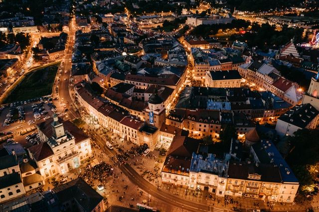 Miejskie stypendia trafią do młodych artystek i artystów