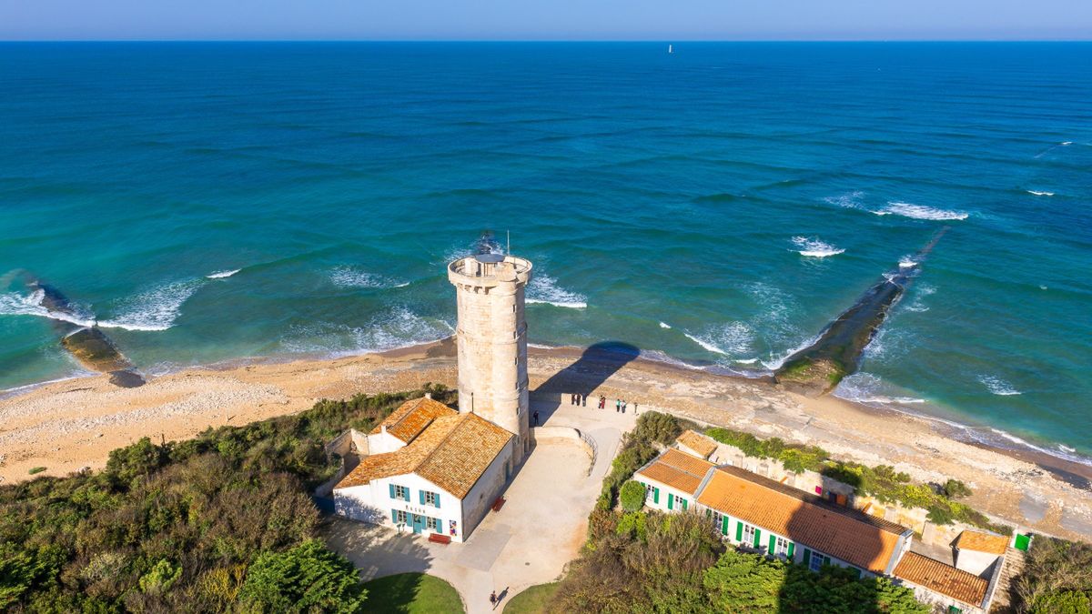 Kwadratowe fale na wyspie Re