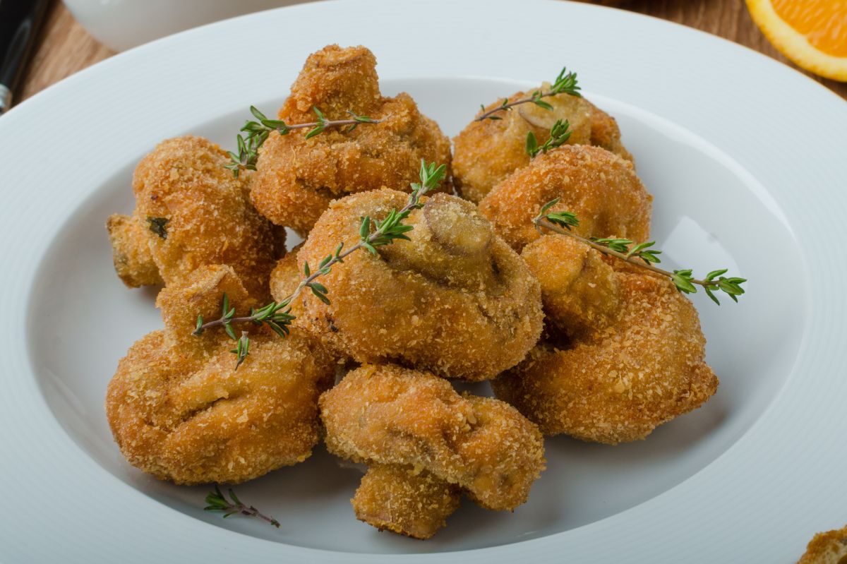 Mushrooms in batter are a great snack.