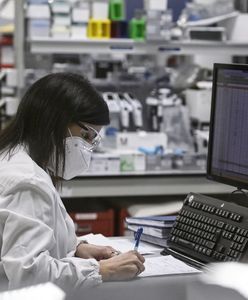 Koronawirus wchodzi do mózgu? Niepokojące badania