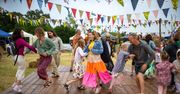 Najlepsza potańcówka w Krainie w Kratę. Drugi dzień Festiwalu EtnoBaltica 2025 w Swołowie