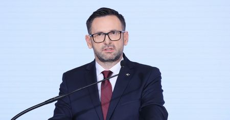 Obajtek stawi się przed komisją śledczą? "Pozory"