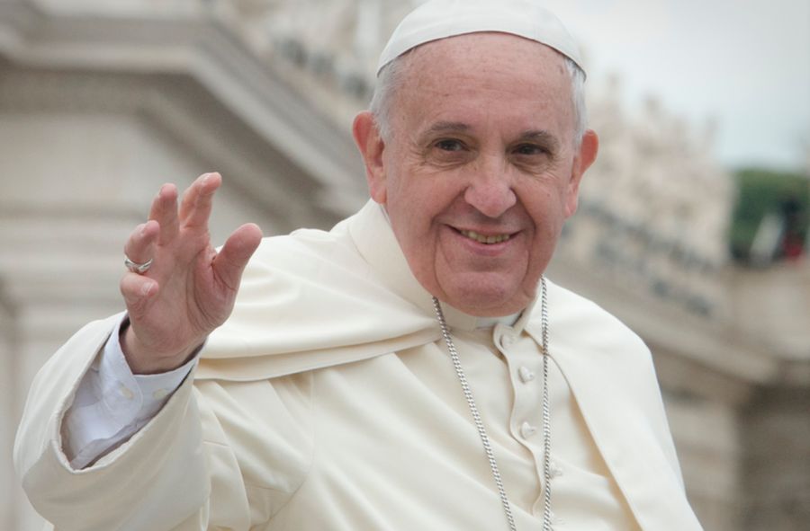 Pope Francis claims that Benedict supported him regarding the rights of LGBT couples. Testimonies of the Sovereign Pontiff 