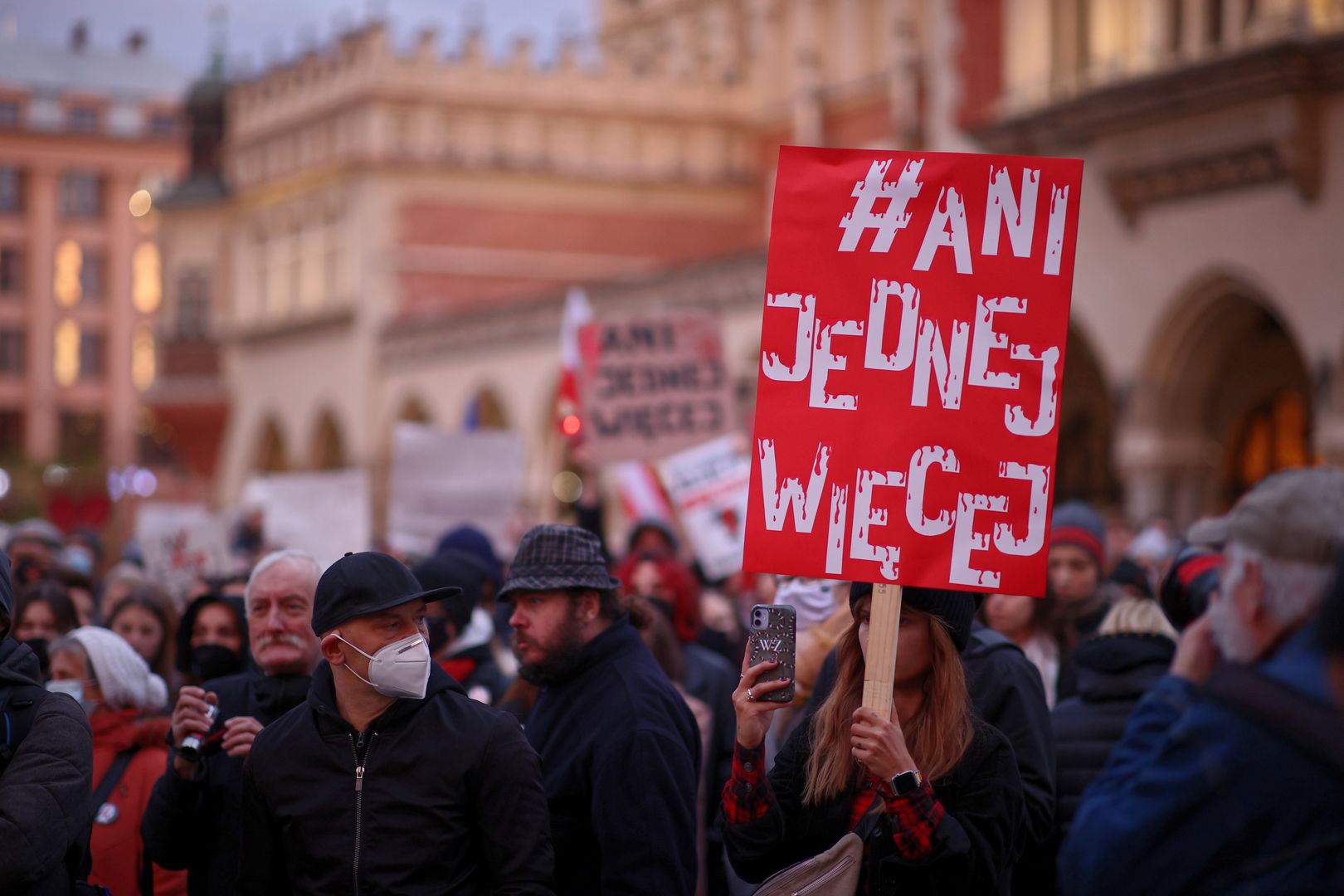 Polacy zabrali głos ws. aborcji. Rządzący nie będą zachwyceni [SONDAŻ]