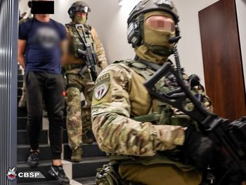 Mieli wprowadzić do obrotu 2,5 tony narkotyków. CBŚP rozbiło gang pseudokibiców