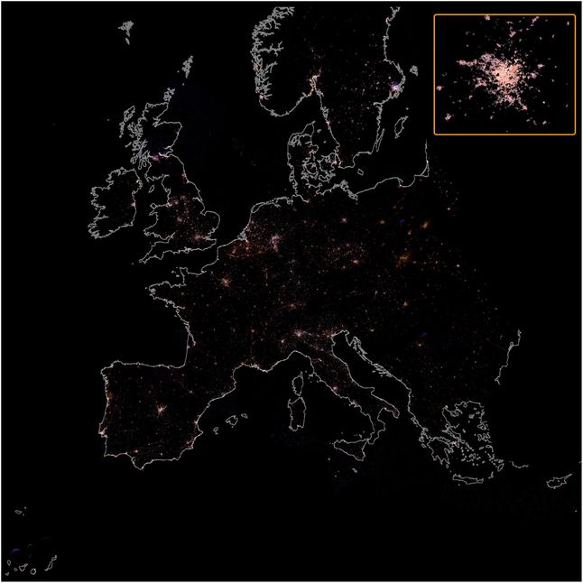 Mapa Europy w latach 2014-2020 wykonana z połączonych zdjęc z ISS wykonanych Nikonem D3, D3S, D4 oraz D5. Na powiększeniu widać zanieczyszczenie świetlne wokół Paryża. 