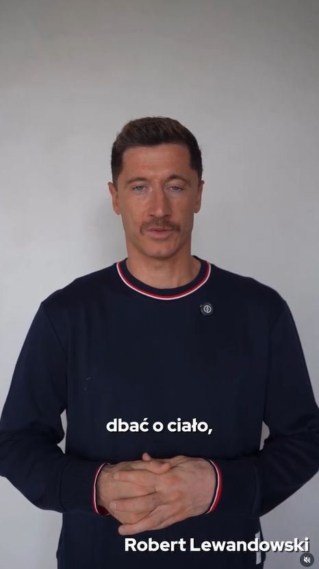 Robert Lewandowski z wąsem