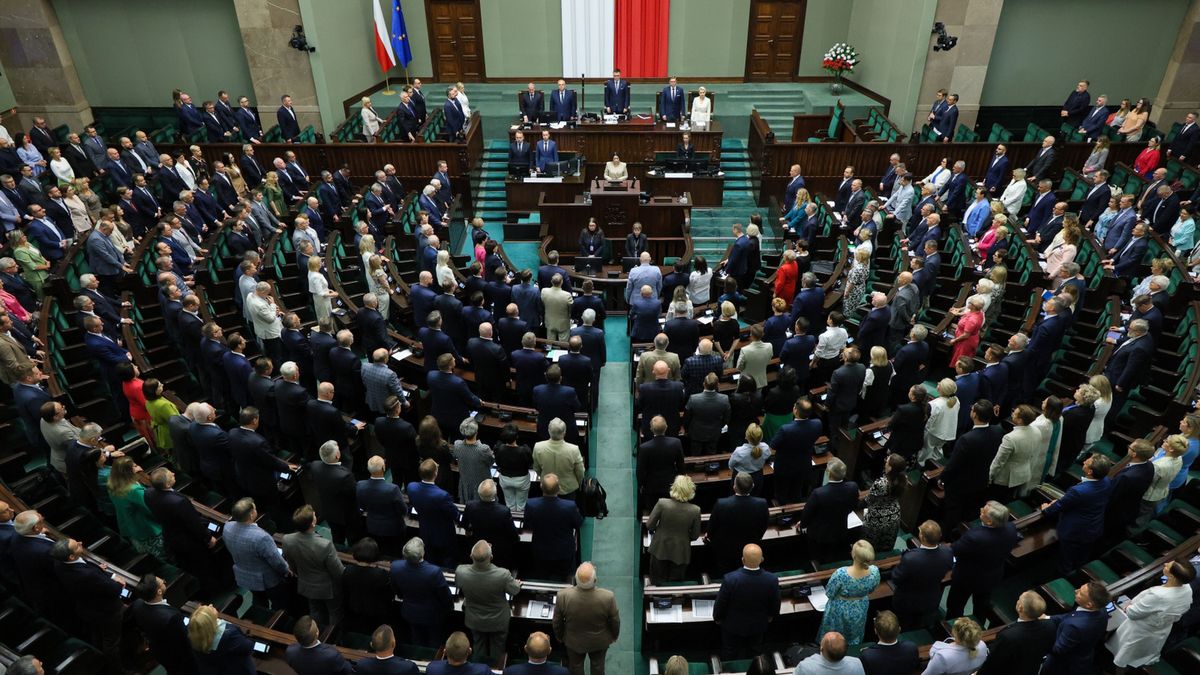 obrady Sejmu
Warszawa, 23.07.2025. Pos�owie na sali plenarnej Sejmu w Warszawie, 23 bm. Izba kontynuuje prace nad rz�dowymi projektami deregulacyjnymi. Sejm rozpatrzy tak�e projekt nowelizacji ustawy o podatku VAT. (amb) PAP/Pawe� Supernak
Pawe� Supernak
10 10., kadencja, kadencji, obrad, plenarna, polityk, polityka, posiedzenie, sala, sala plenarna, sejm, sejmu