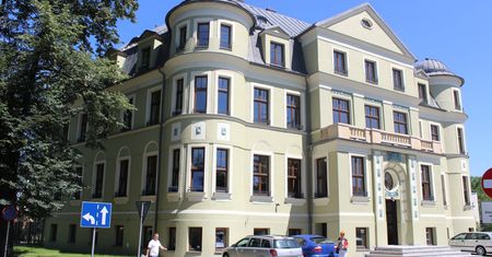 Żywiec. Ekologicznie i nowocześnie, budynek starostwa po termomodernizacji