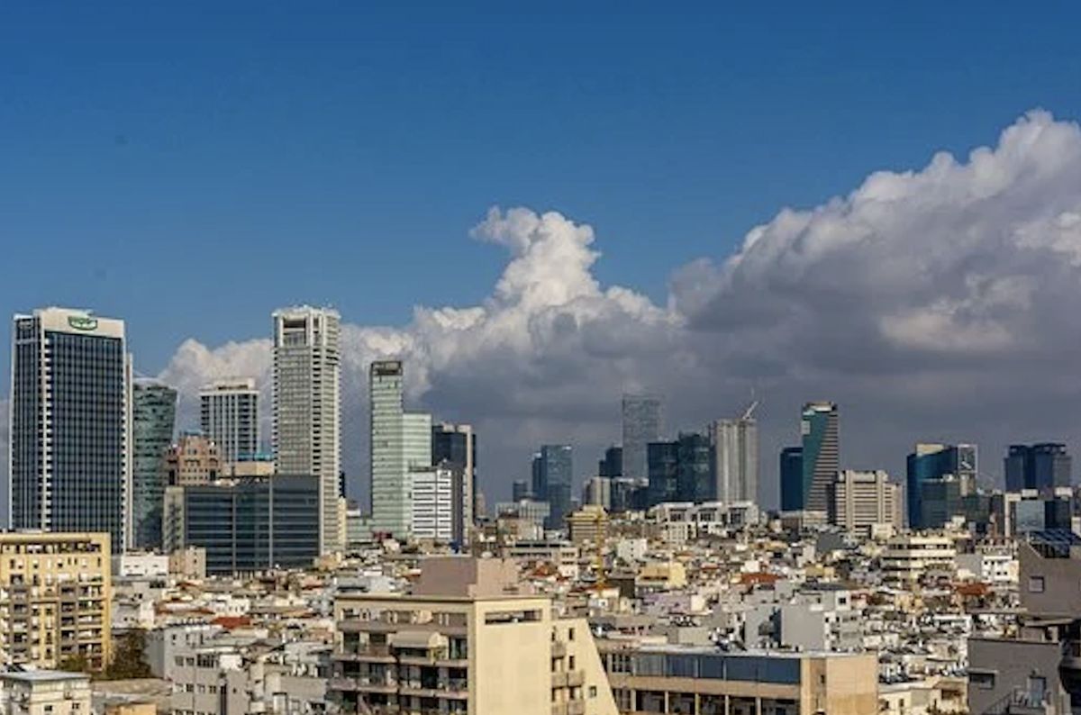 Tel Awiw znalazł się w 2021 roku na pierwszym miejscu najdroższych miast świata. Ranking przygotował ośrodek badawczy "The Economist", porównując ceny 200 towarów i usług (Wiki Commons)