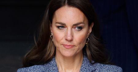 Przed kim musi dygnąć księżna Kate? Odpowiedź nie jest jednoznaczna