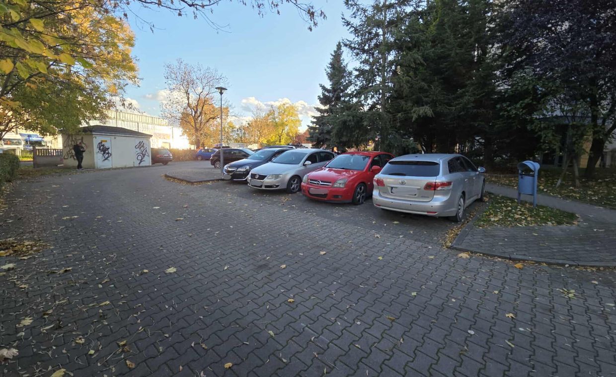 Zniszczone samochody we Wrocławiu