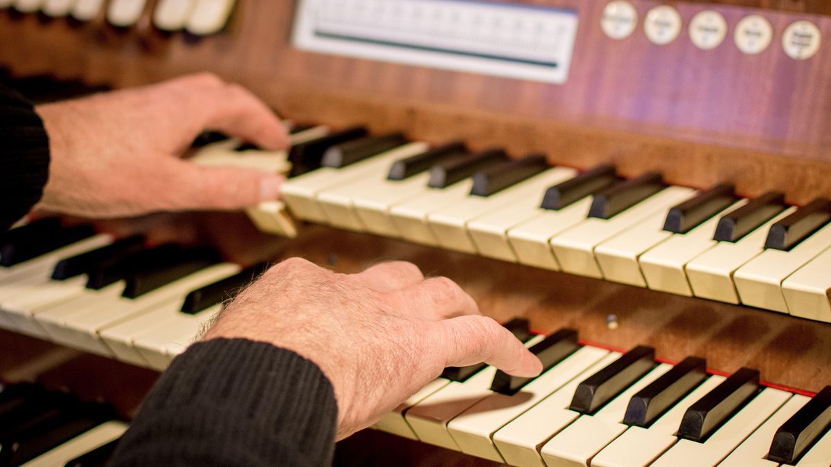 Organista wysyłał nastolatkowi pornograficzne treści  