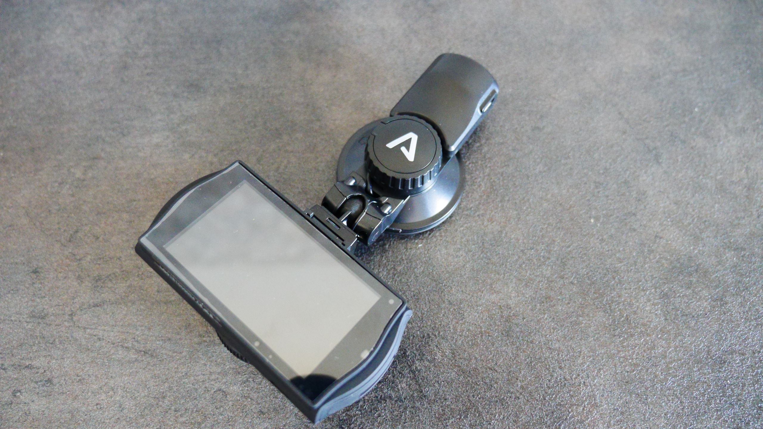 Krótki test LAMAX C9: Kamerka samochodowa z GPS i bazą fotoradarów 12