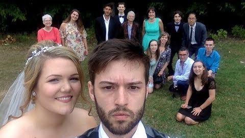 Mężczyzna robił selfie od 12 roku życia aż do dnia ślubu. Efekt jest powalający! 1
