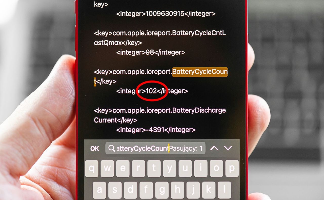Jak sprawdzić liczbę cykli ładowania akumulatora w iPhone?