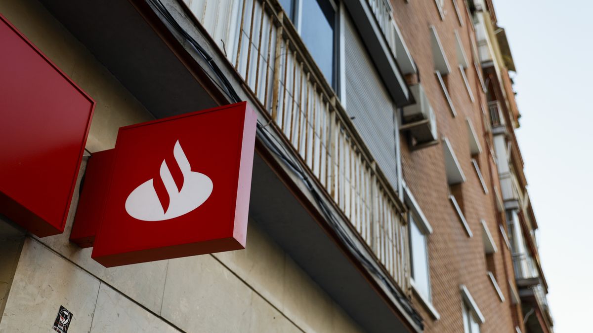 ALCORCON, SPAIN - FEBRUARY 05: A logo of Banco Santander is seen at a bank's branch as apartments are seen on the back before a news conference to announce the 2024 results takes place at the bank's headquarters in Boadilla del Monte on February 05, 2025 in Alcorcón, Spain. Banco Santander reported an attributable profit of 12.574 million euros in 2024. (Photo by Pablo Blazquez Dominguez/Getty Images)