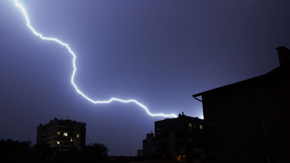 Burza z piorunami
Bialystok, 24.06.2021. Silne burze przeszly noca w okolicach Bialegostoku N/z chmury burzowe i pioruny fot  / AGENCJA WSCHOD,Image: 617795521, License: Rights-managed, Restrictions: , Model Release: no, Credit line: Michal Kosc / Forum
Michal Kosc / Forum
Bialystok, Podlasie, burza, piorun, blyskawica, wyladowania atmosferyczne, zjawiska pogodowe, gwaltowne zjawiska pogodowe, pogoda, chmura, chmury burzowe, pioruny, blyskawice, klimat, zmiany klimatyczne, zmiana klimatu, gwaltowna burza, ciemne niebo, ciemne chmury, burzowa pogoda, letnia burza, noc, ciemno, w nocy, nocna burza