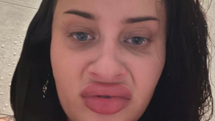 Fagata zamieściła zdjęcie, jak KORZYSTA Z TOALETY