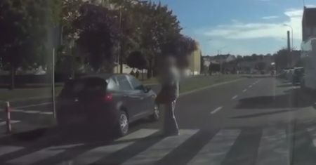 Kierowca Seata znaleziony. Nagranie pokazuje, co takiego zrobił
