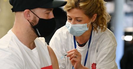 Koronawirus w Wielkiej Brytanii. Znów rośnie liczba zakażonych. "To początek trzeciej fali"