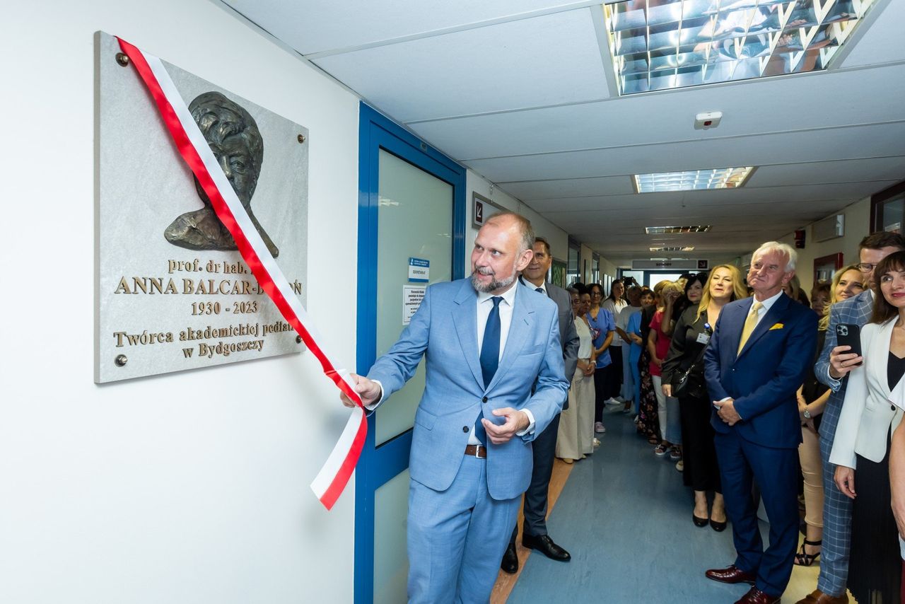 Bydgoszcz: W szpitalu Jurasza odsłonięto tablicę upamiętniającą wybitną lekarkę, twórczynię akademickiej pediatrii