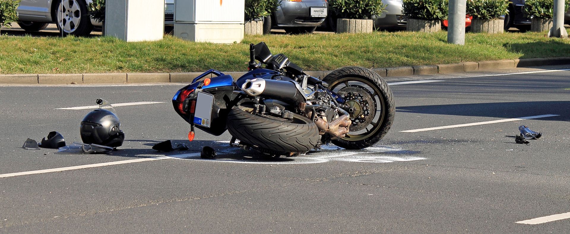 wypadek motocyklisty/ zdjęcie ilustracyjne