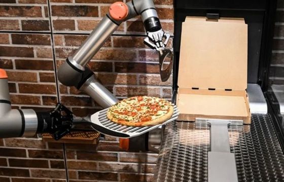 Powstała pierwsza na świecie pizzeria obsługiwana przez robota