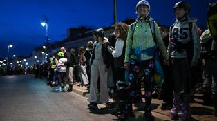 Nightskating Warszawa wrócił na ulice stolicy. Nocny przejazd otworzył nowy sezon rolkowych wydarzeń