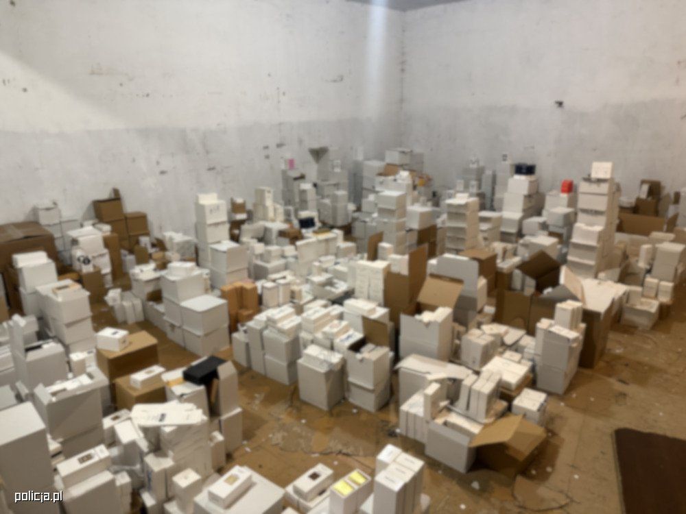 Mazowieckie: Podrabiane kosmetyki warte 25 mln zł przejęte pod Warszawą