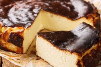 Kultowy sernik z PRL-u. Prosty, kremowy i zawsze się udaje