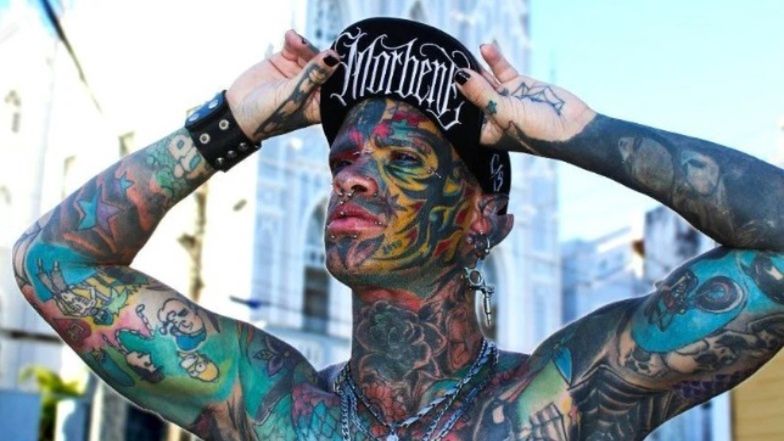 Marcelo Bboy to najbardziej "przerobiony" człowiek na świecie. Ma ponad tysiąc tatuaży i wszczepione metalowe kły (ZDJĘCIA)
