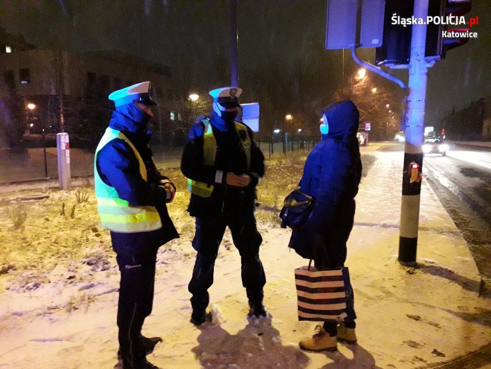 Policjanci z Katowic przeprowadzili akcję "Bezpieczny pieszy".