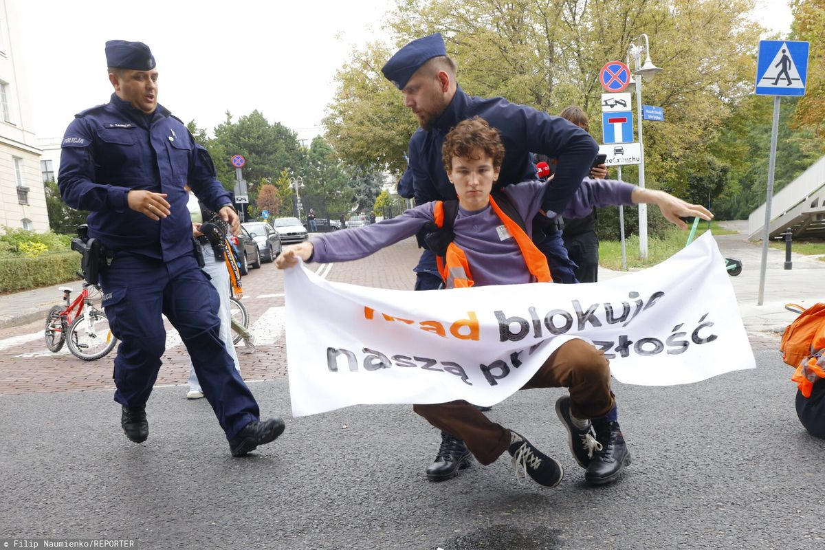 Ostatnie Pokolenie blokuje drogę w Warszawie