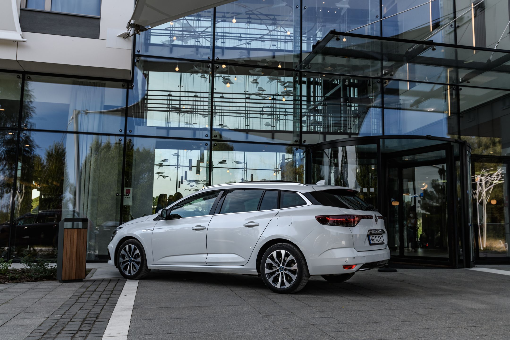 Prezentacja Renault E-Days: Hybrydowa ofensywa Renault 10