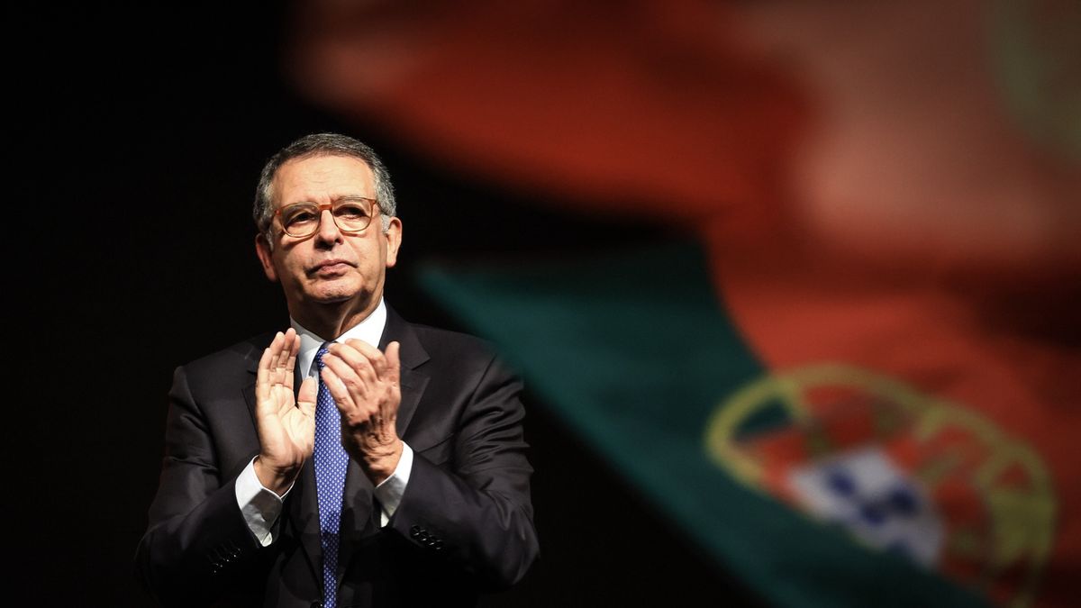 Presidential elections in Portugal
epa12660096 Presidential candidate Antonio Jose Seguro applauds supporters as he celebrates advancing to the second round of the presidential elections at his campaign headquarters in Caldas da Rainha, Portugal, 19 January 2026. The runoff is scheduled for 08 February between Seguro and Andre Ventura.  EPA/JOSE COELHO 
Dostawca: PAP/EPA.
JOSE COELHO
PRESIDENTIAL ELECTION, vote, ballot, booth