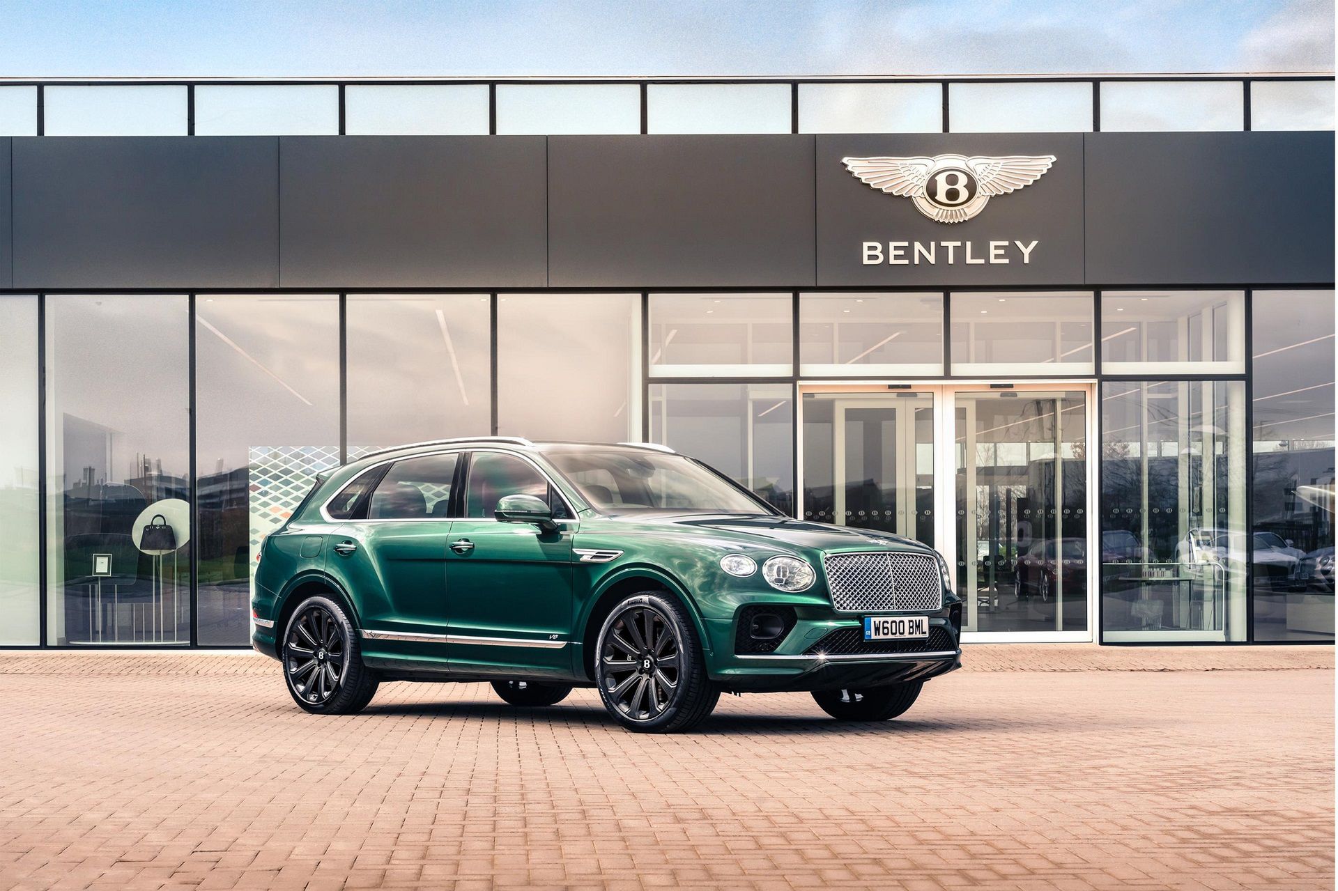 Bentley Bentayga na kołach z włókna węglowego