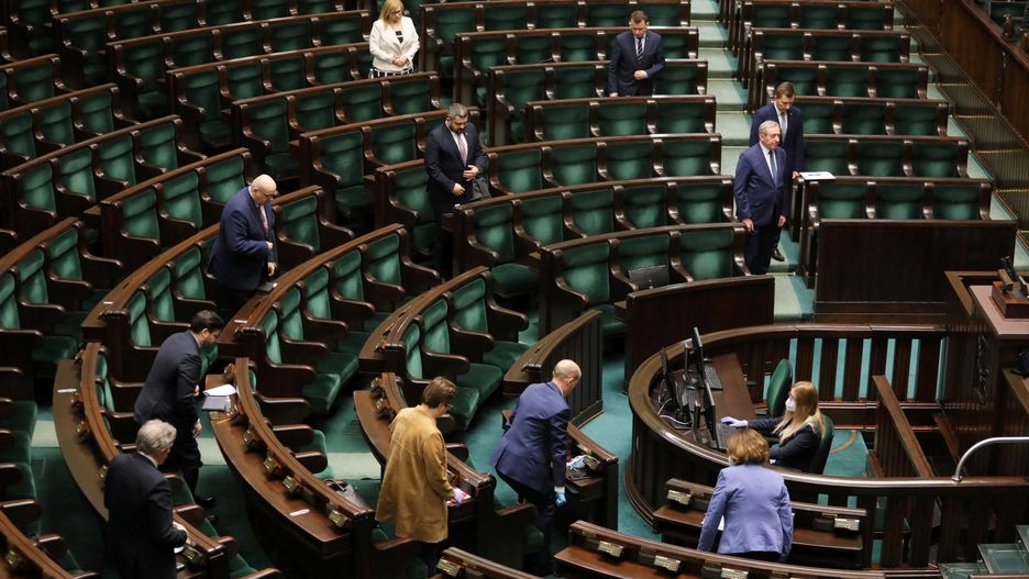 Koronawirus w Polsce. Posłowie zebrali się na 10. posiedzenie Sejmu 