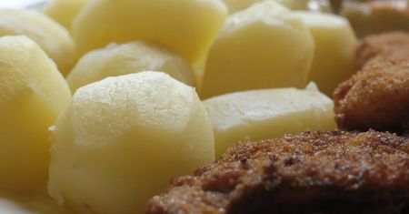 Nie jedz z ziemniakami. Nagminny błąd Polaków