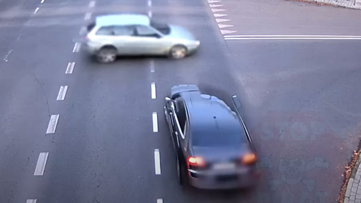 Kierowca alfy romeo zignorował czerwone światło