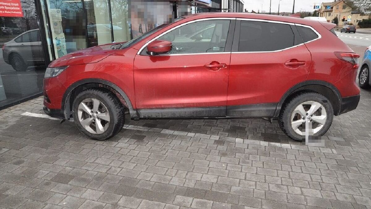 Nissan potrącił 84-latkę